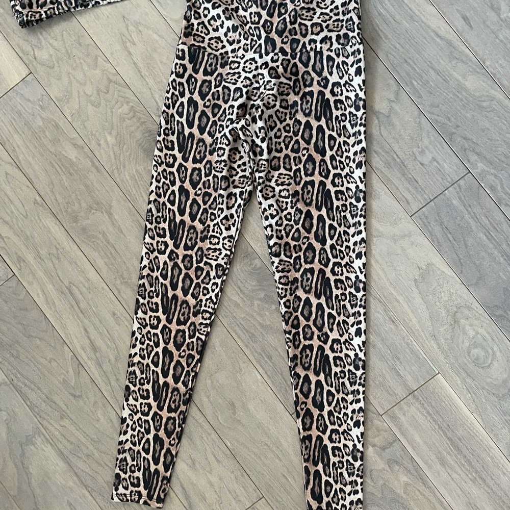 Onzie Set - Picture 6 of 7